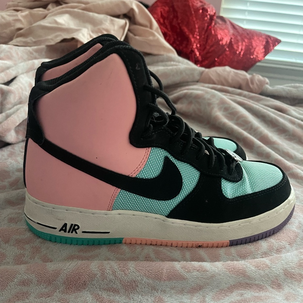 Used men size 10 Nike shoes in good condition